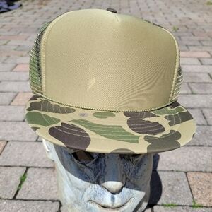 Green Camo Truckers Hat. Vintage. Excellent Condition. Woodland. Baseball Cap